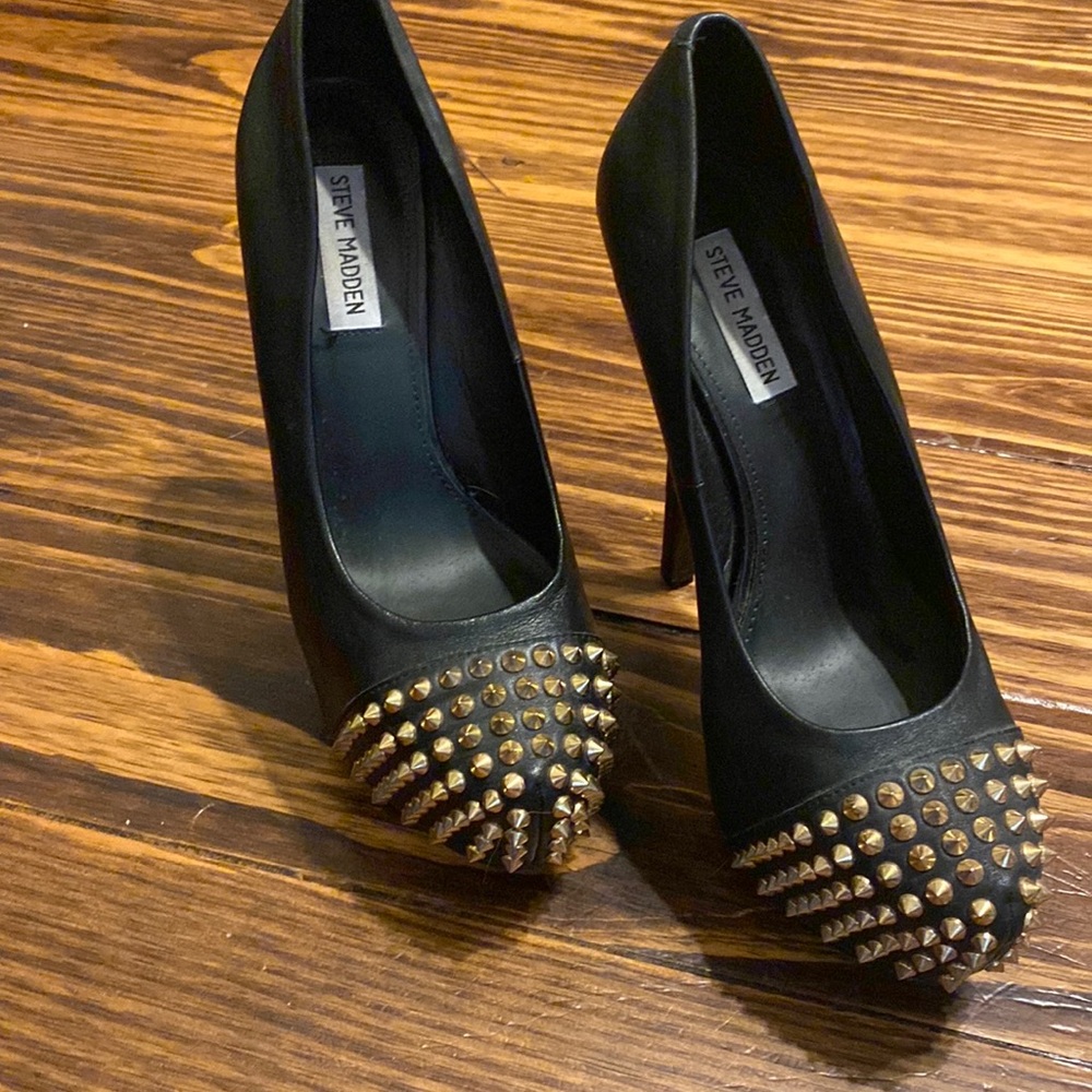 STEVE MADDEN STUDDED PLATFORM STILETTOS